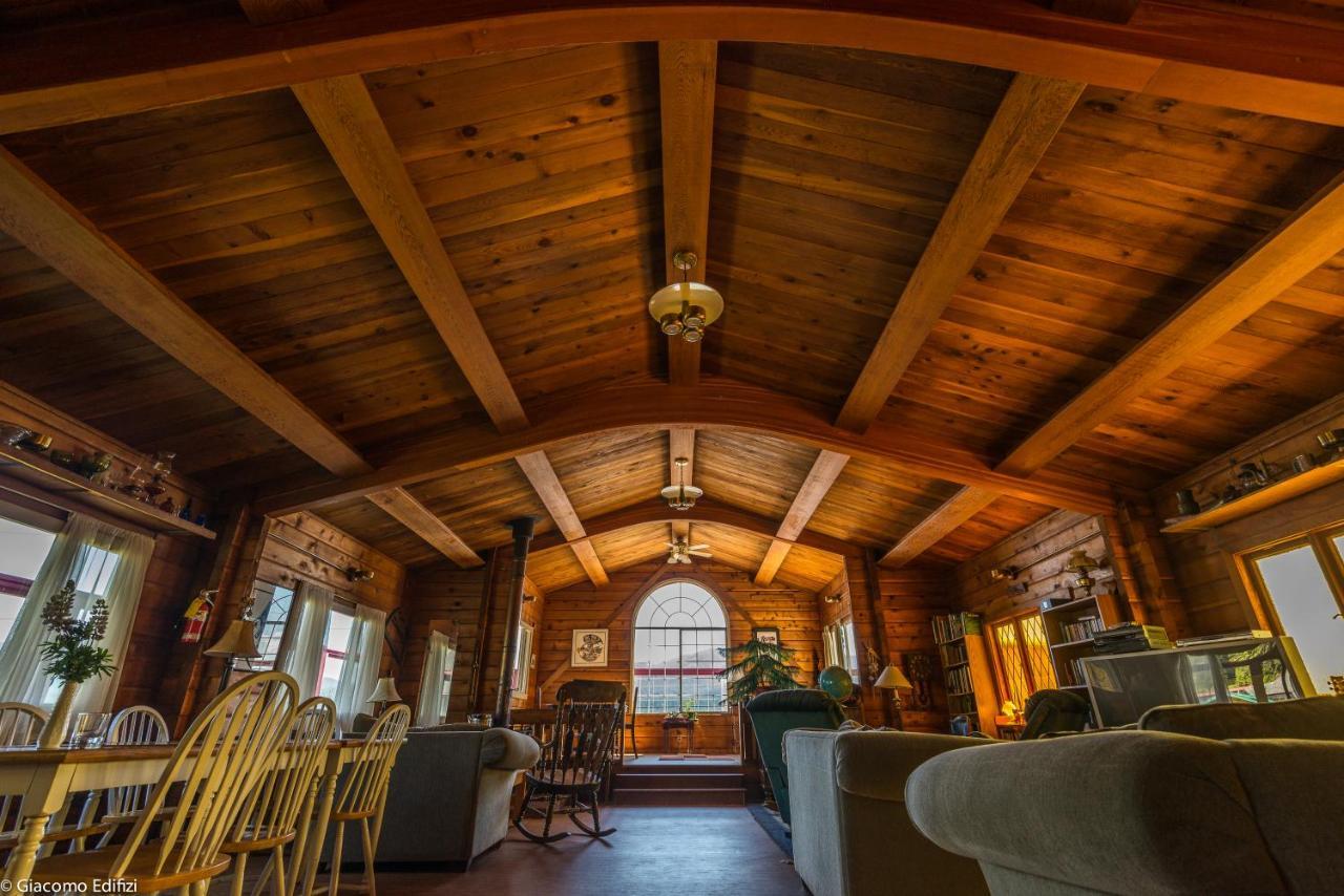 Alert Bay Lodge エクステリア 写真
