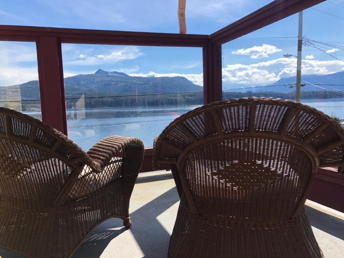 Alert Bay Lodge エクステリア 写真
