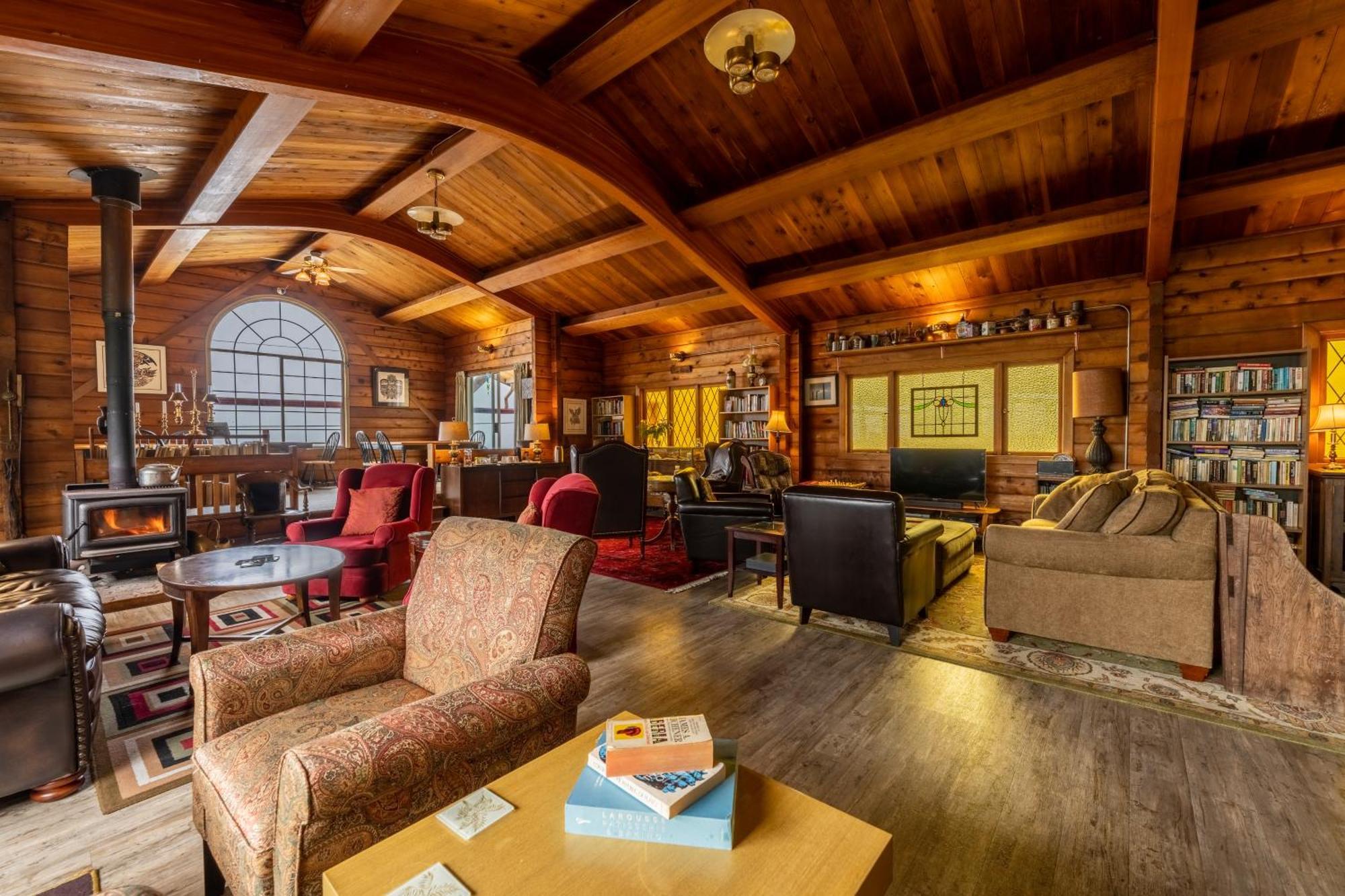 Alert Bay Lodge エクステリア 写真