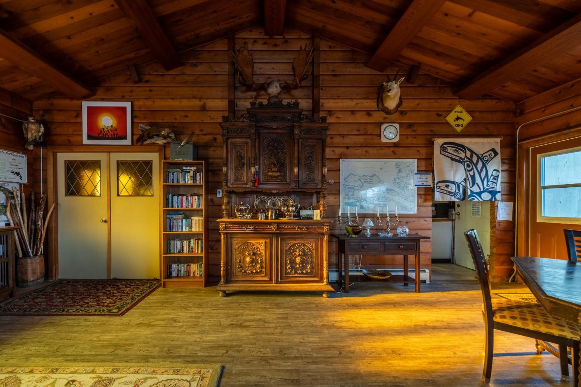 Alert Bay Lodge エクステリア 写真