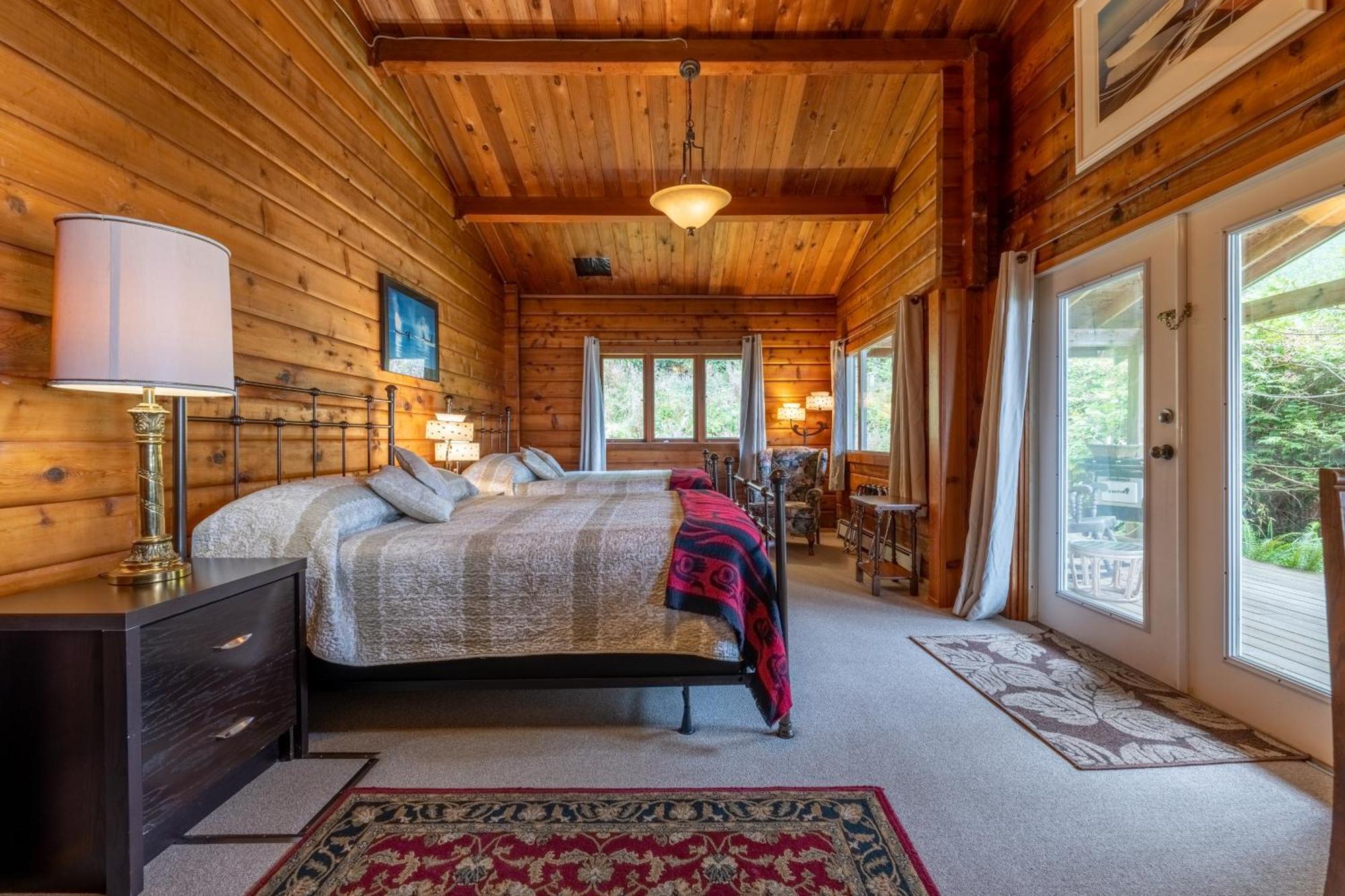 Alert Bay Lodge エクステリア 写真
