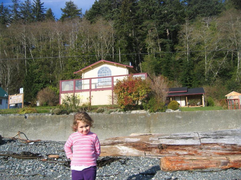Alert Bay Lodge エクステリア 写真