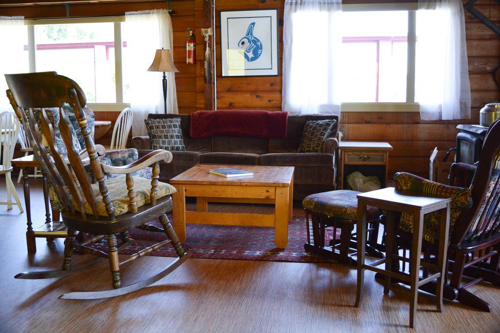 Alert Bay Lodge エクステリア 写真