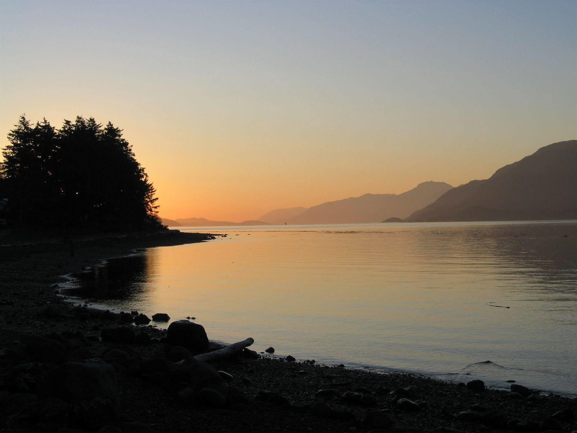 Alert Bay Lodge エクステリア 写真